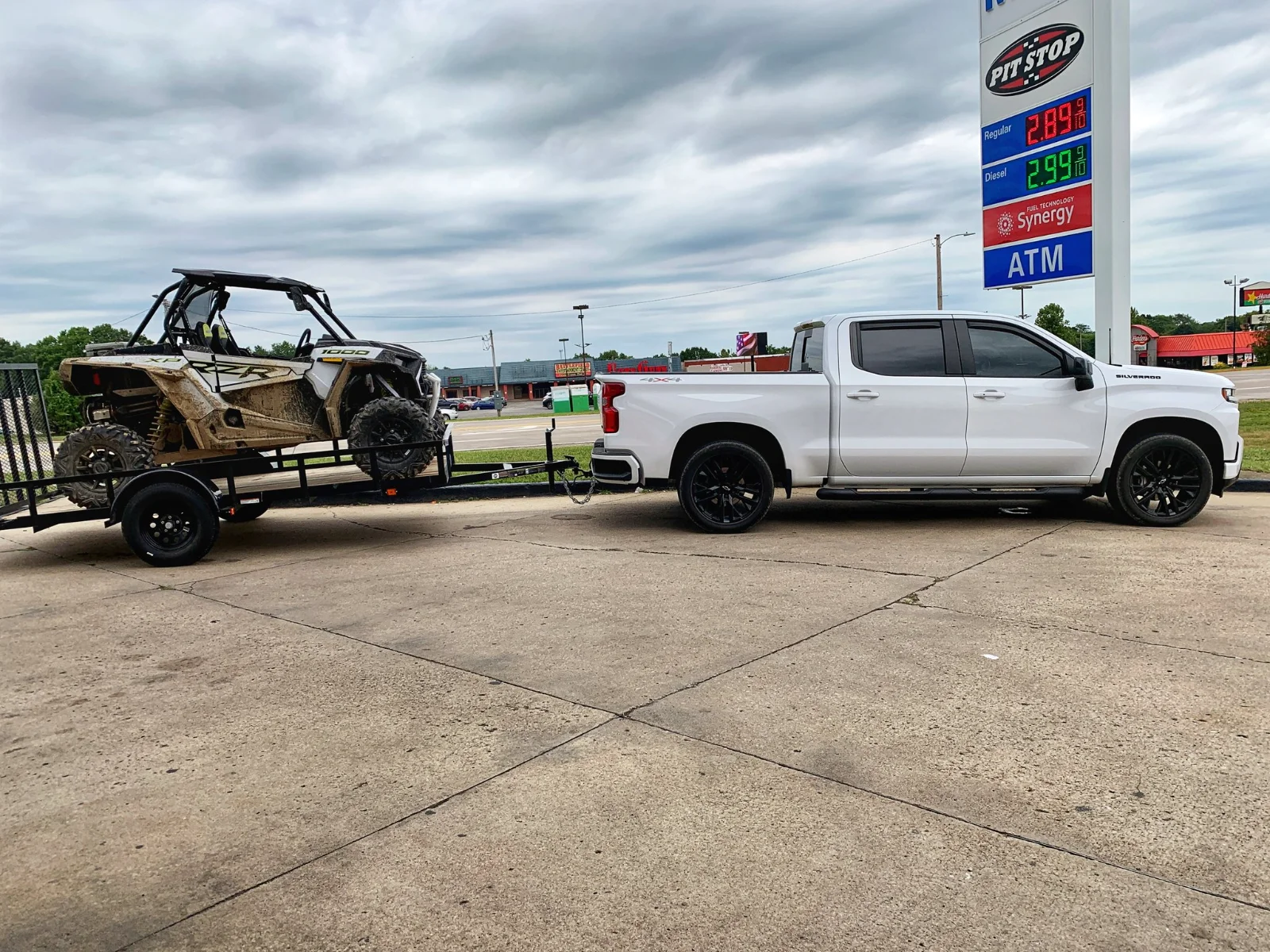 RST pulling RZR.webp